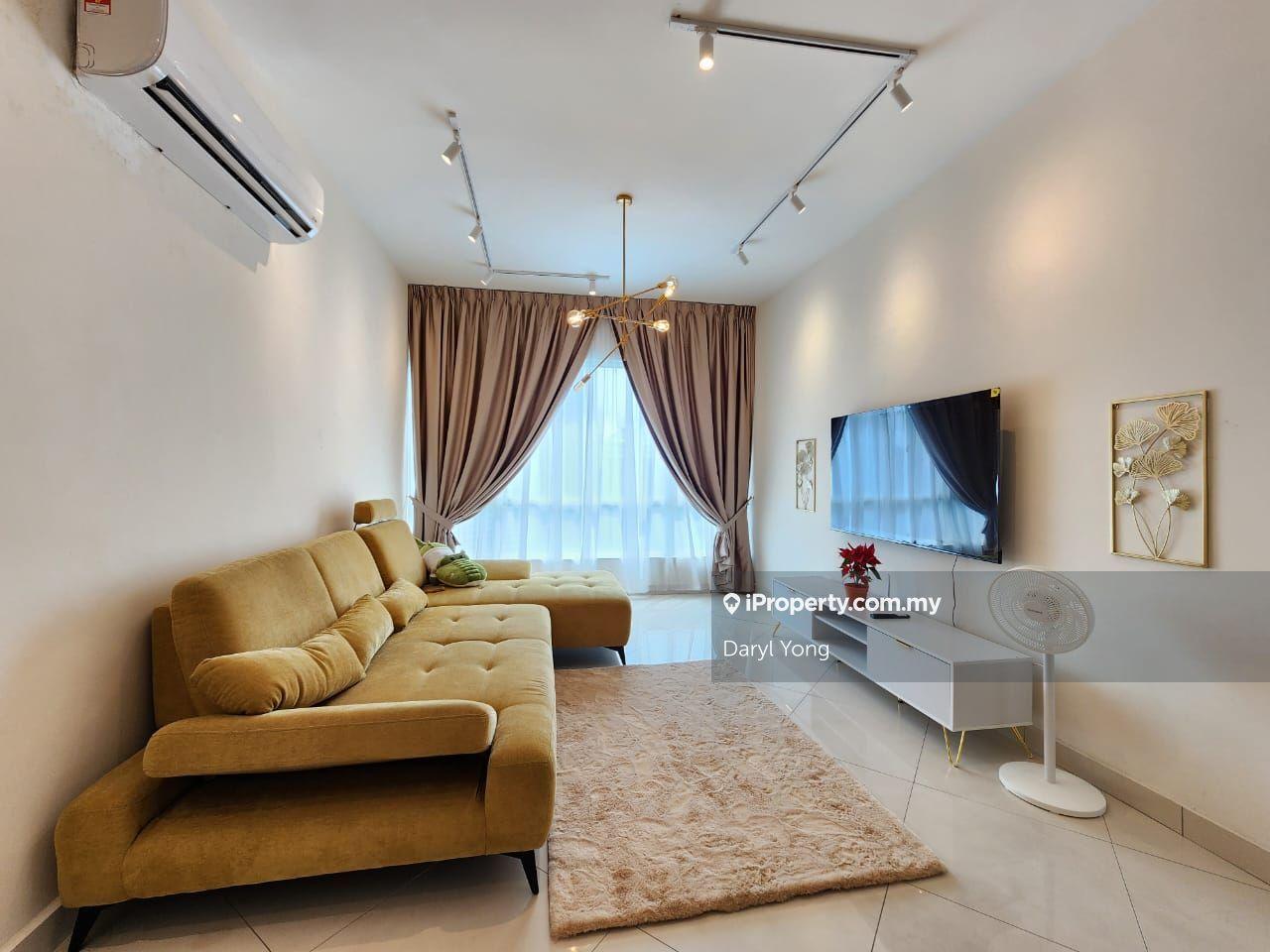 Spacious apartment with tasteful furnishing and breathtaking city view