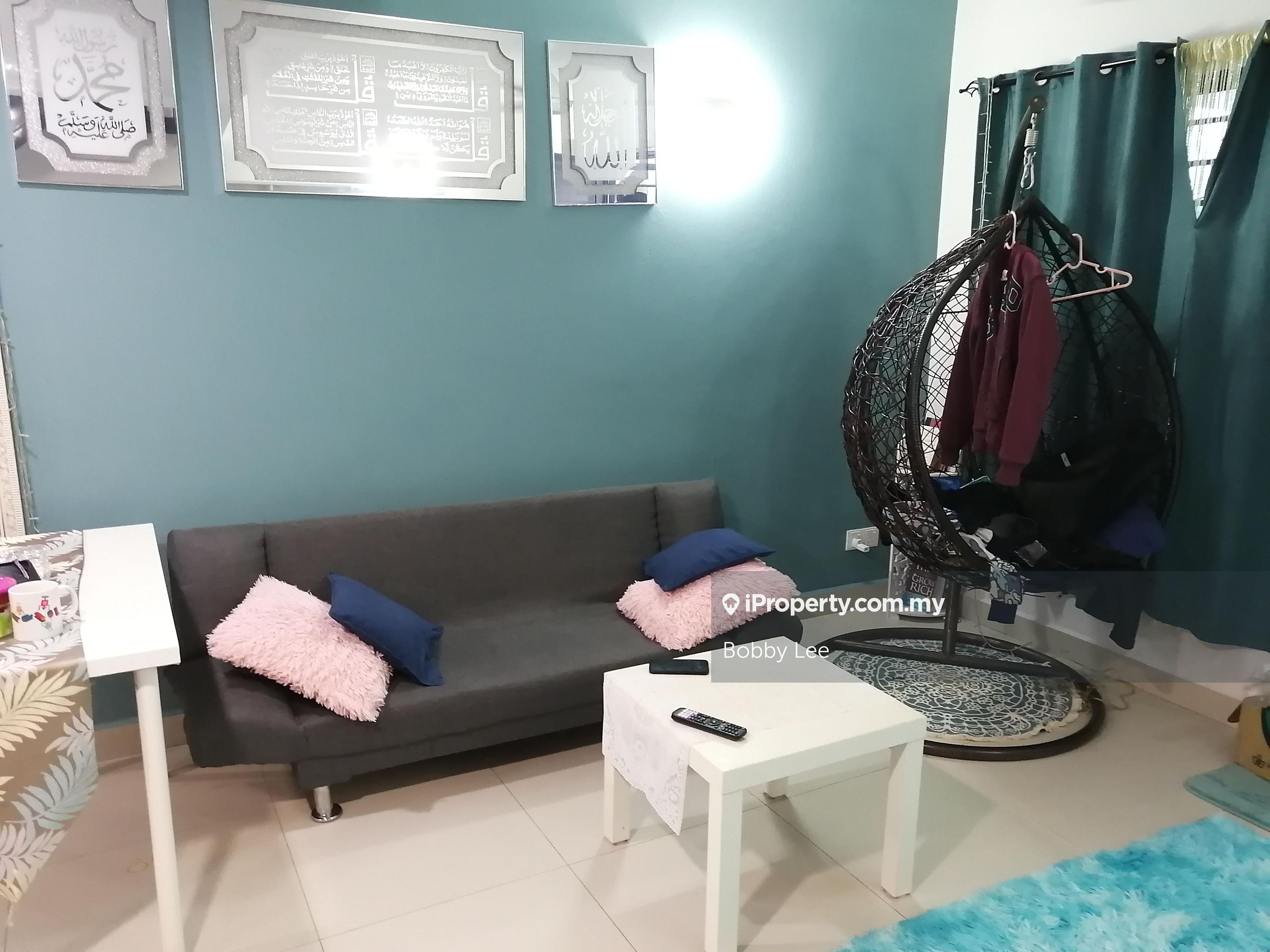 2.5 Storey Renovated 5 mins LRT Freehold