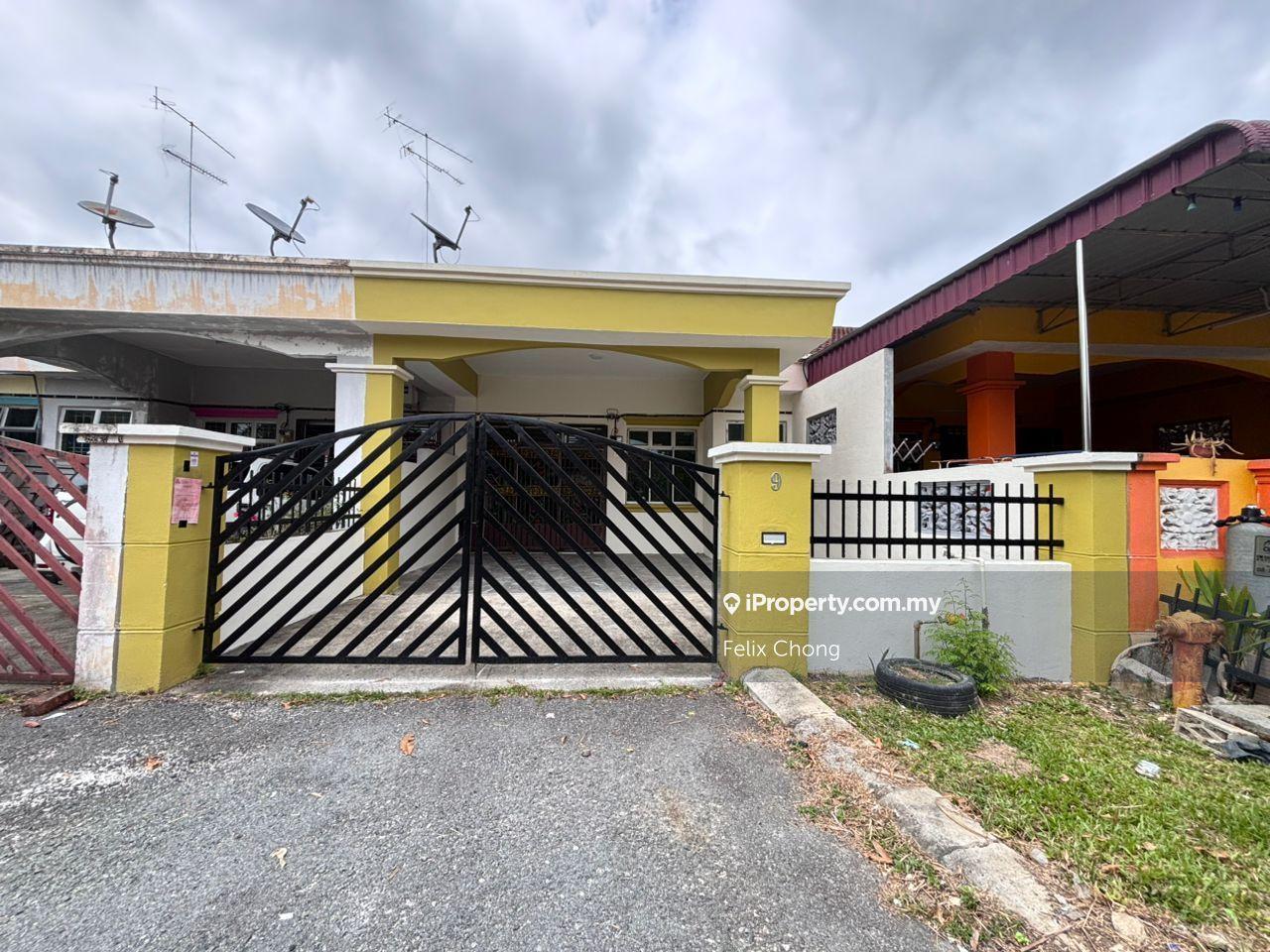 Taman Putrimas 1 Sty Terrace,Simpang Renggam,Johor,Renovated