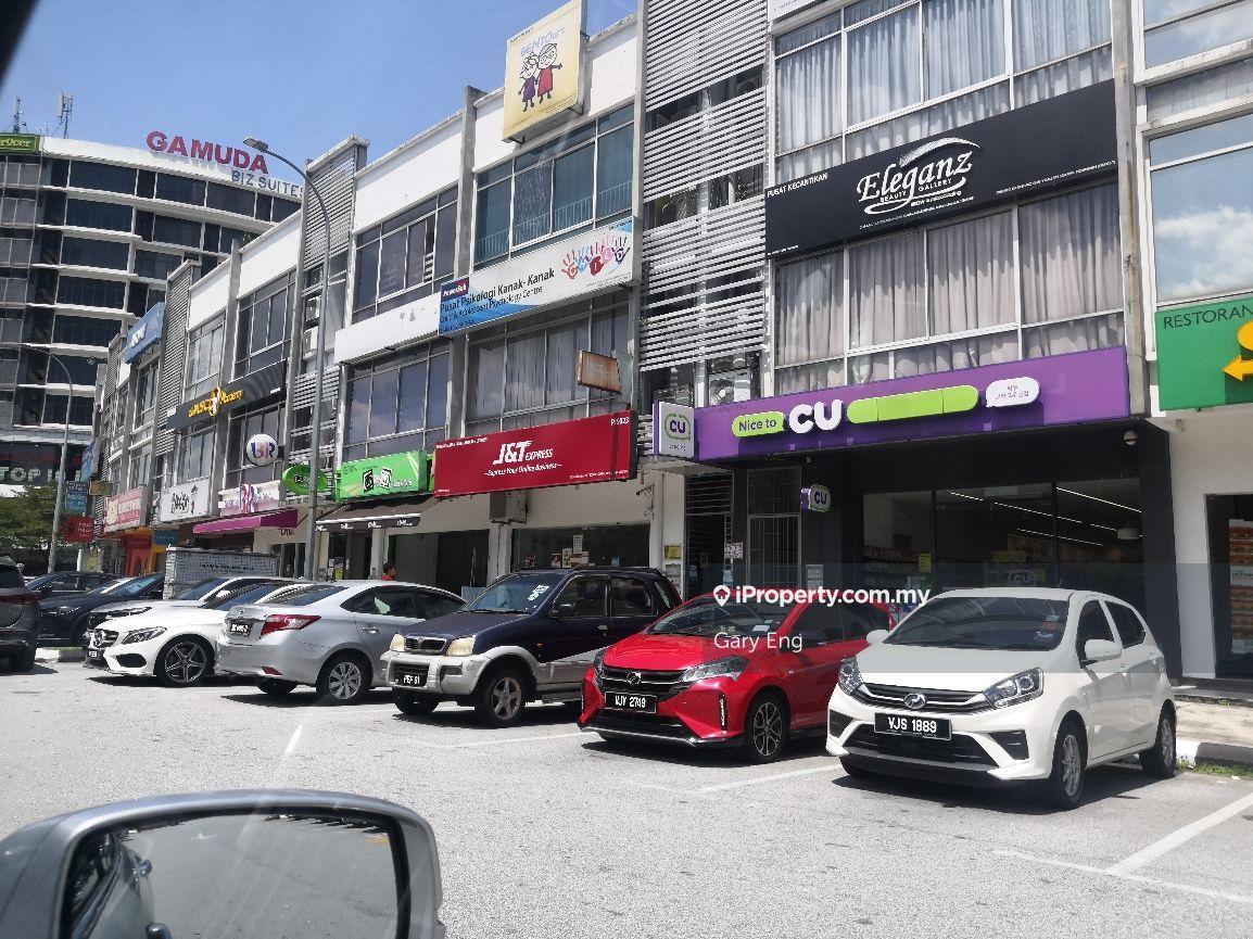 3 Storey Shop Nxt to Gamuda Walk for Sale