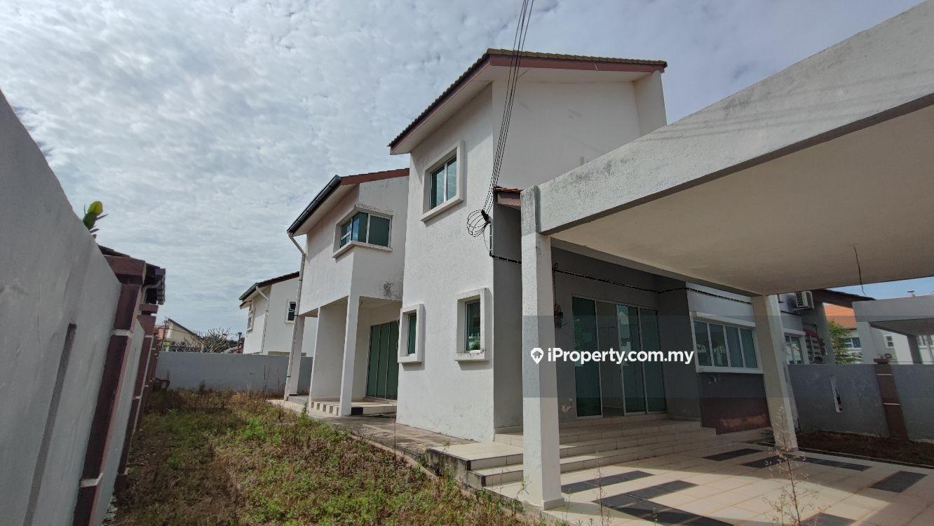Semi-D house for Sale
