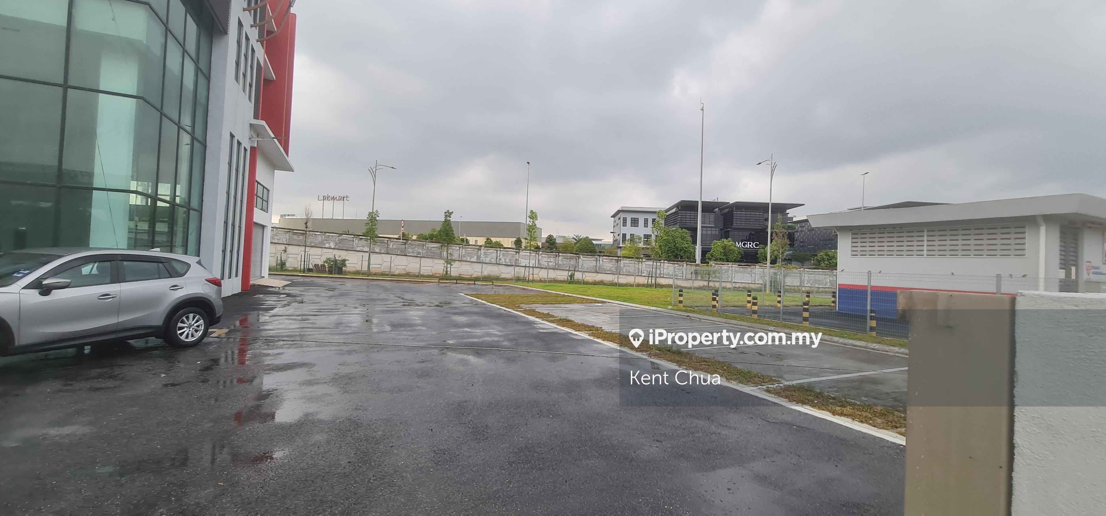 Brand new corner semi detached factory with 2 tons cargo lift!