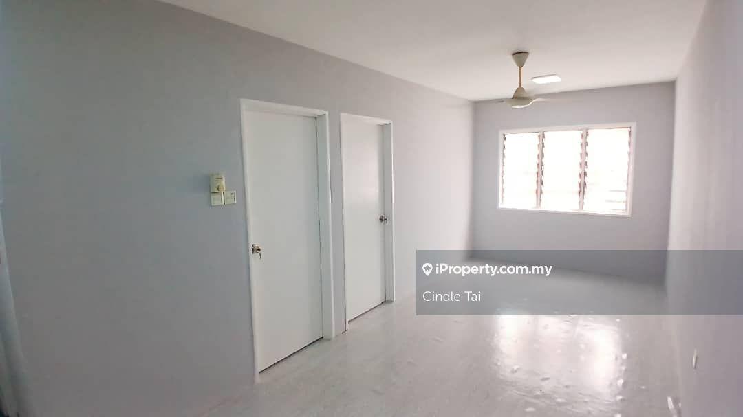 Flora Damansara Flat