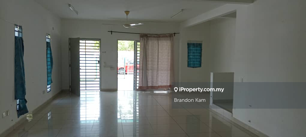 Stunning Double Storey Corner Lot House for Sale in Santana