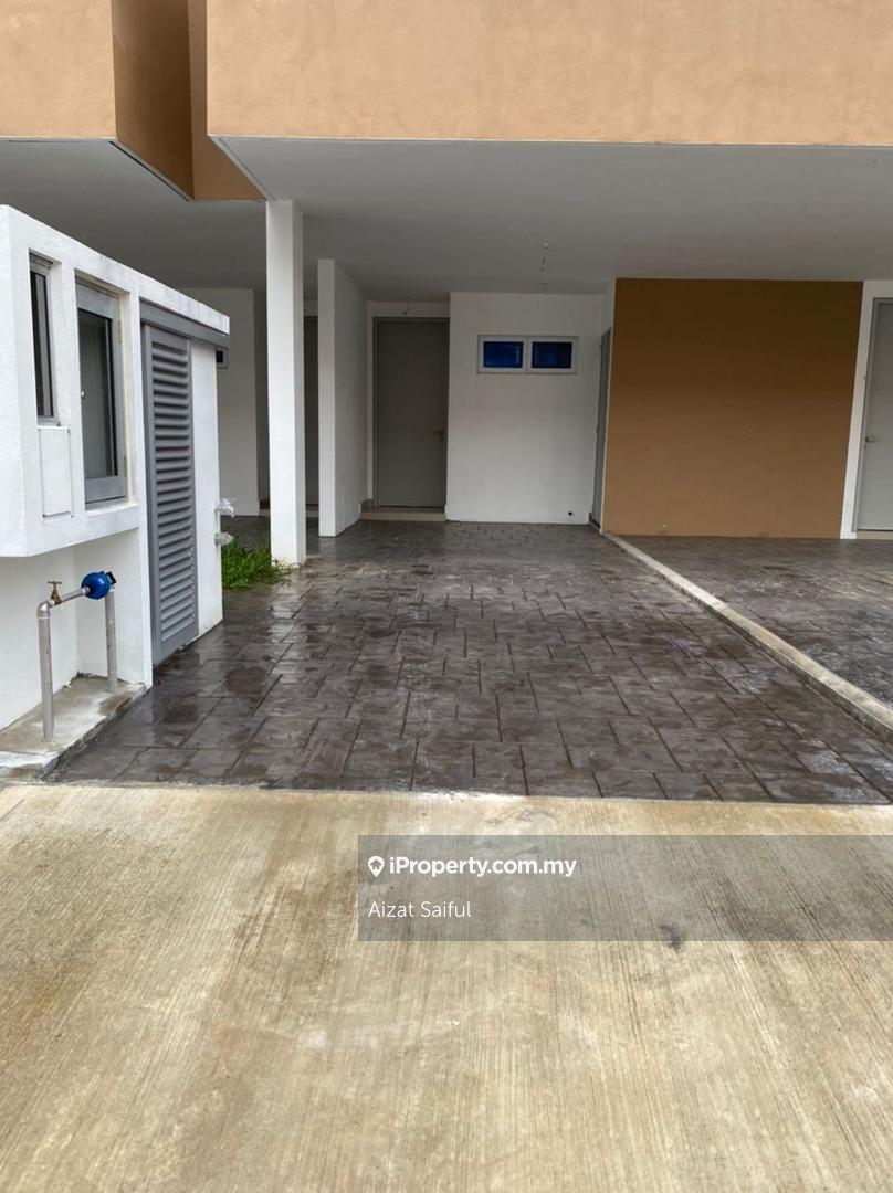Ground Floor Unit Townhouse Casa Bluebell @ Cybersouth