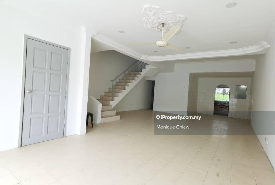 Terrace house for Sale