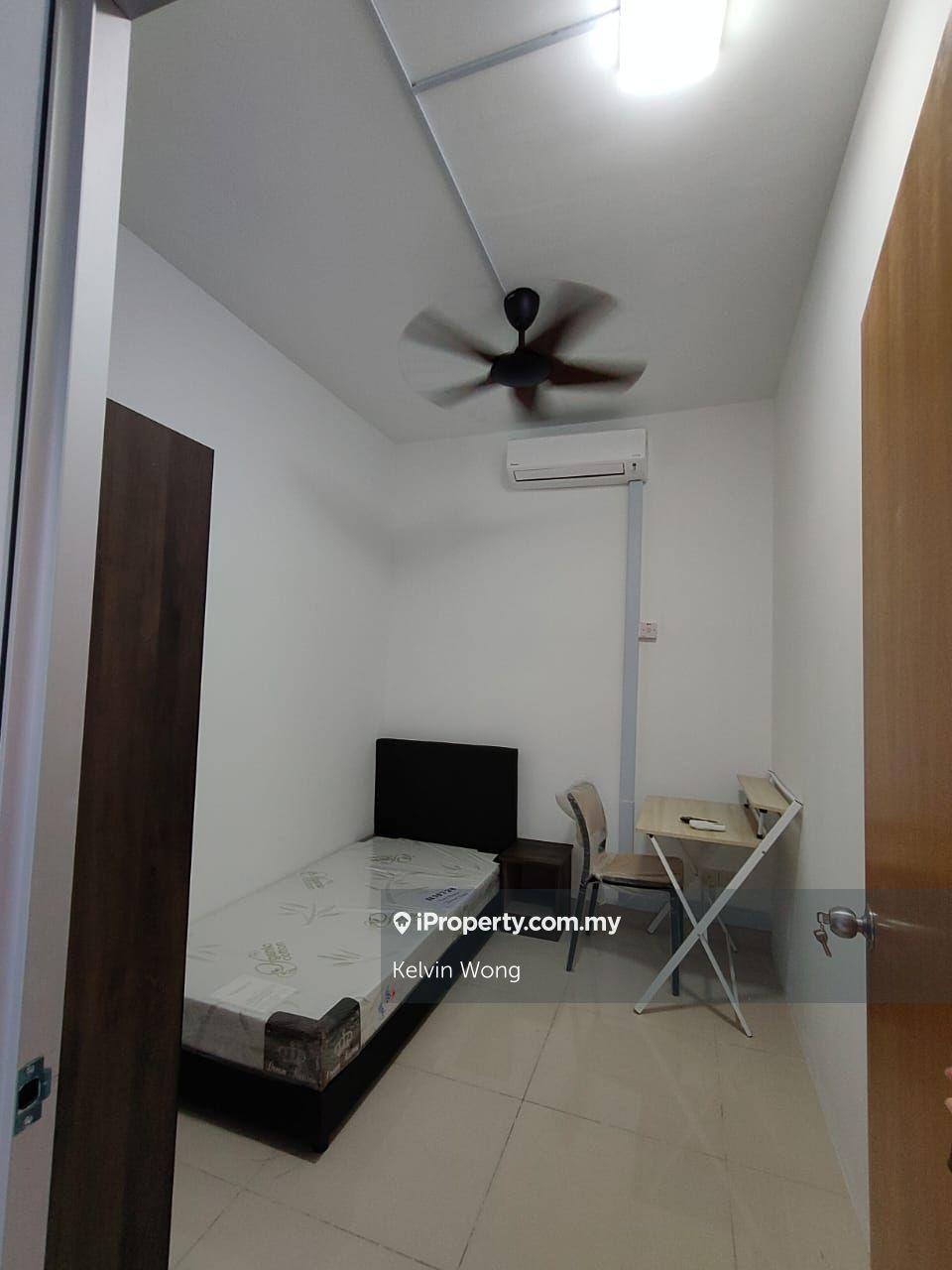 Setiawalk  Middle room for rent