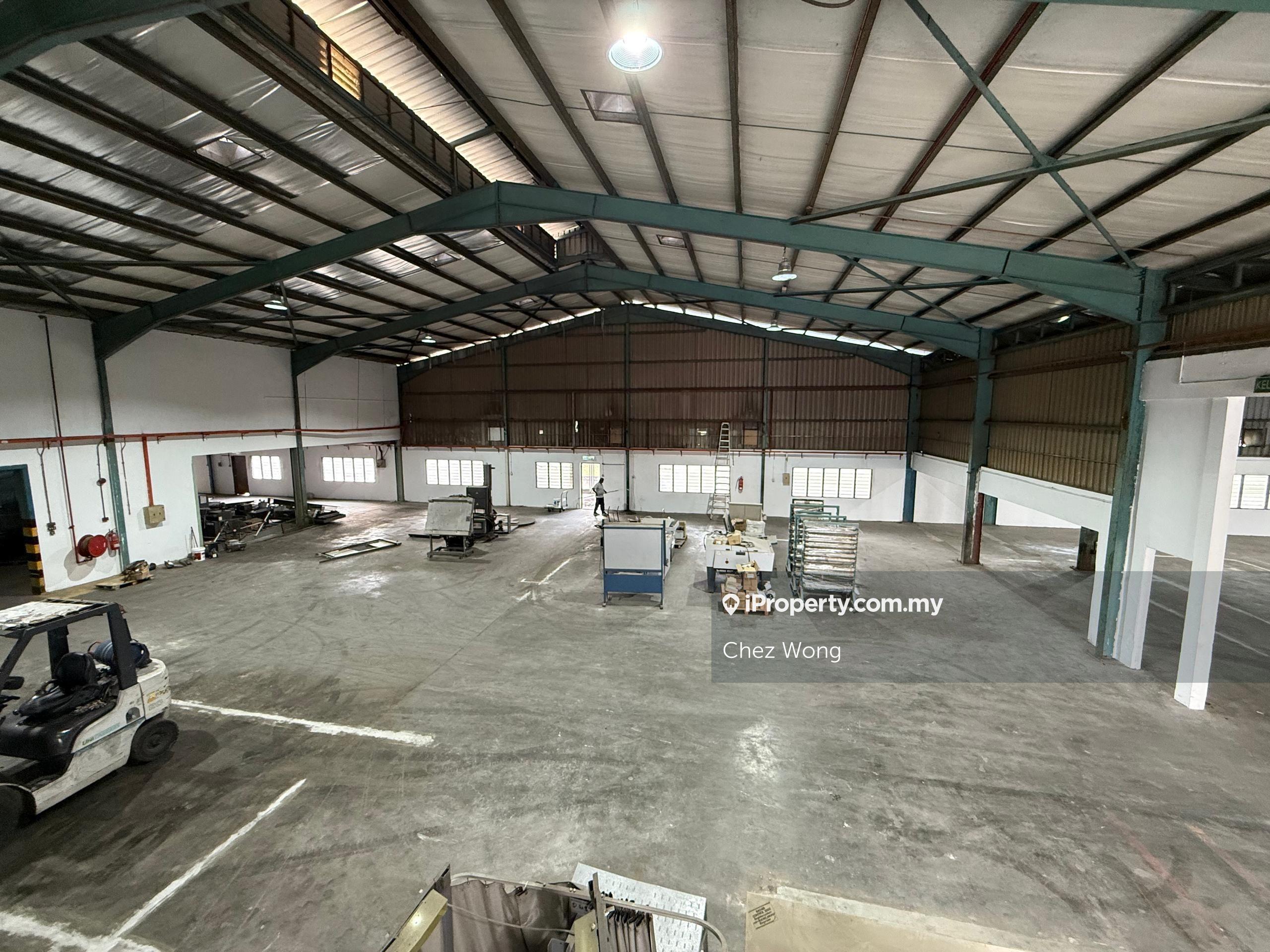 1.5-Storey Detached Factory for Sale with Rear High-Traffic Exposure