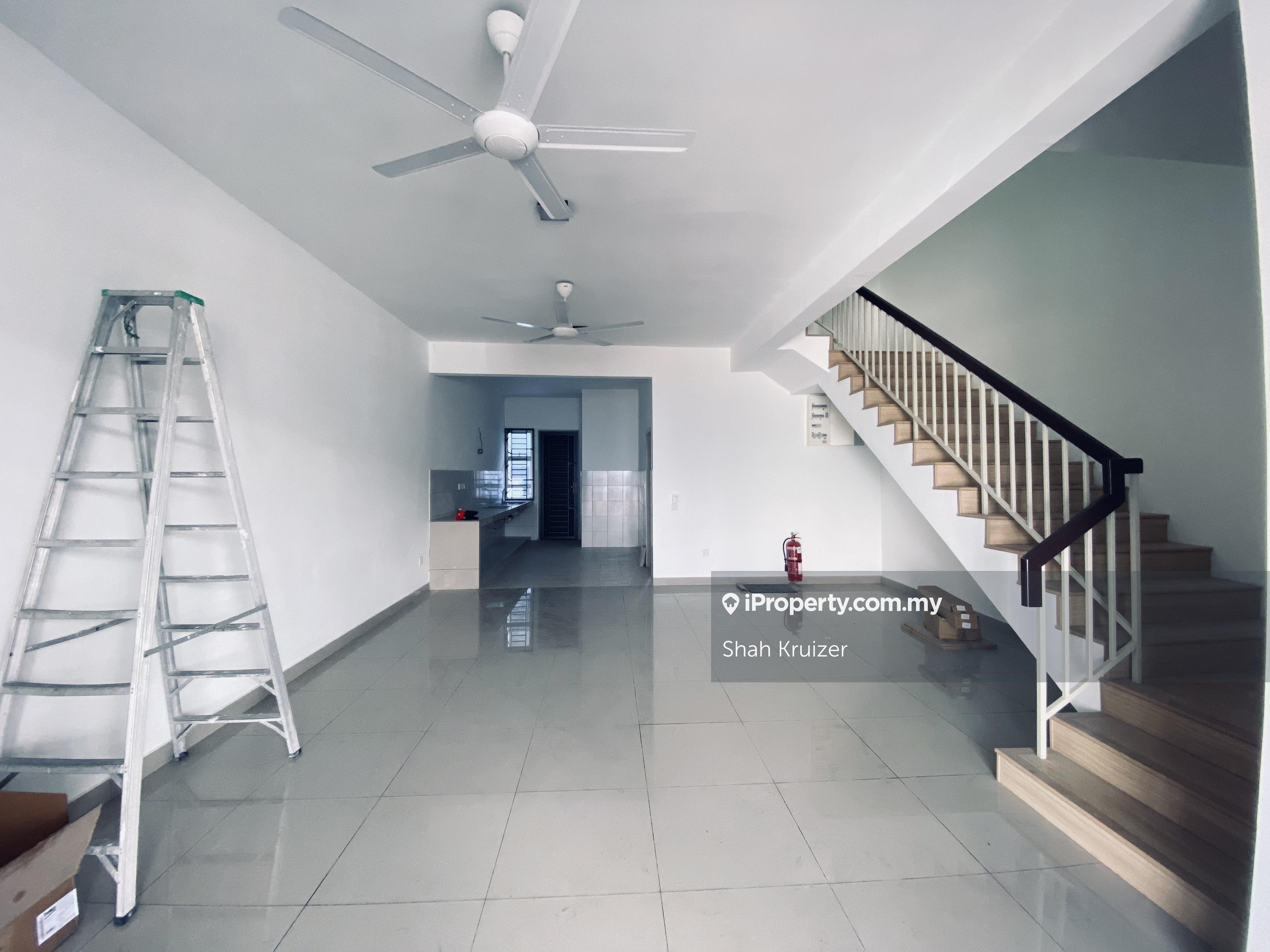 Modern 2-Storey Terrace in Serenia Amani - Facing Open!