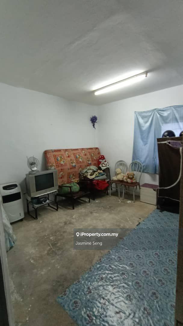 Haji Manan Kluang Flat For Sale