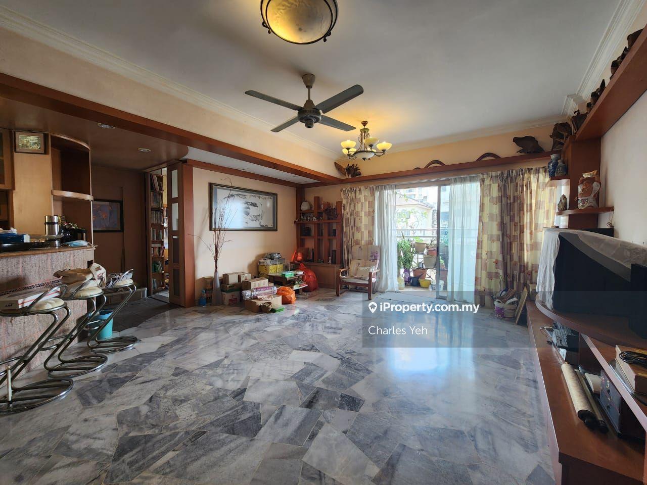 Walking distance to mcd & sjkc on pong 2