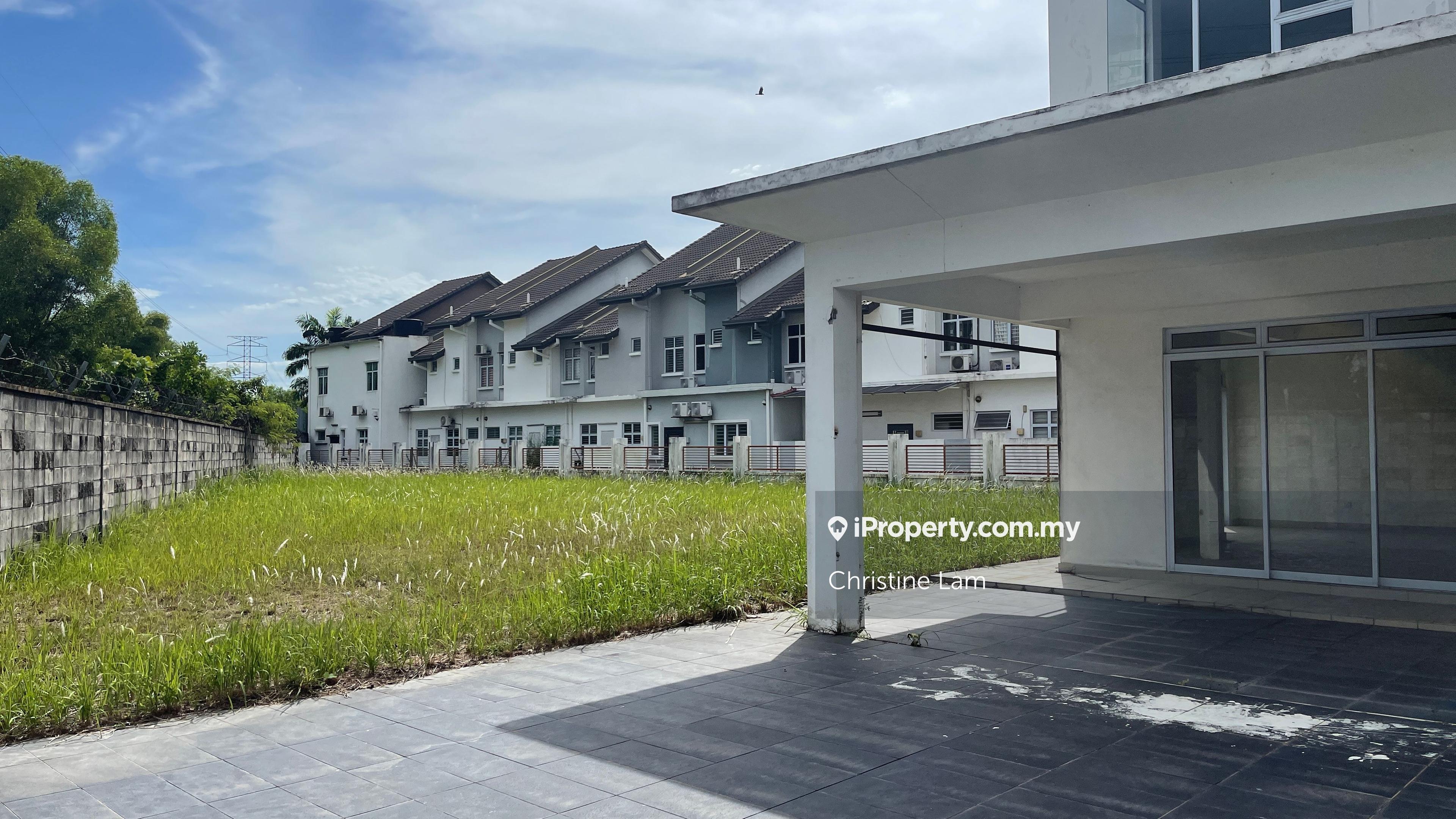Damai residences corner 2 sty house for Rent huge land 13000sf