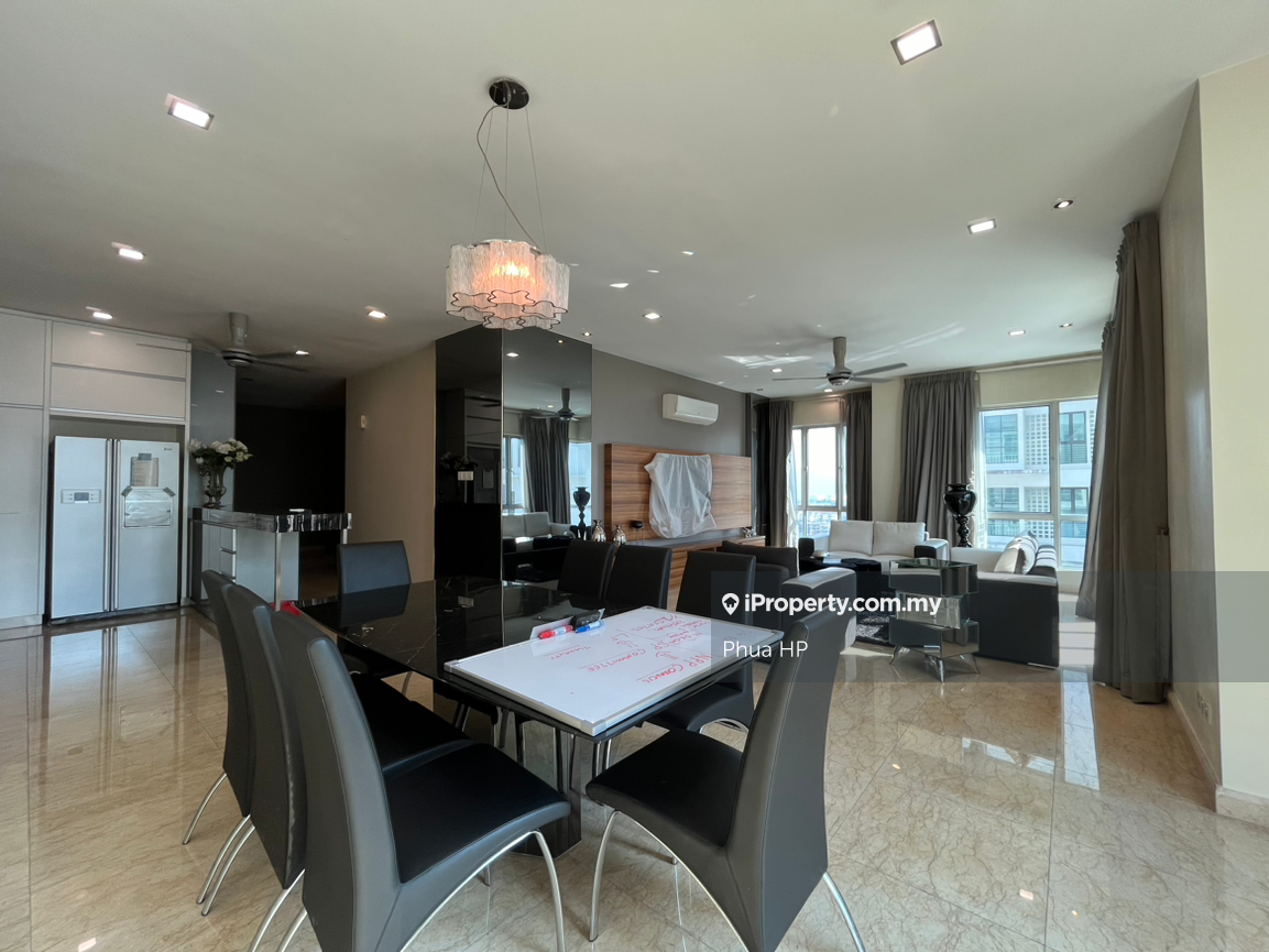 East Facing Duplex Penthouse w Marble & Timber Finishing
