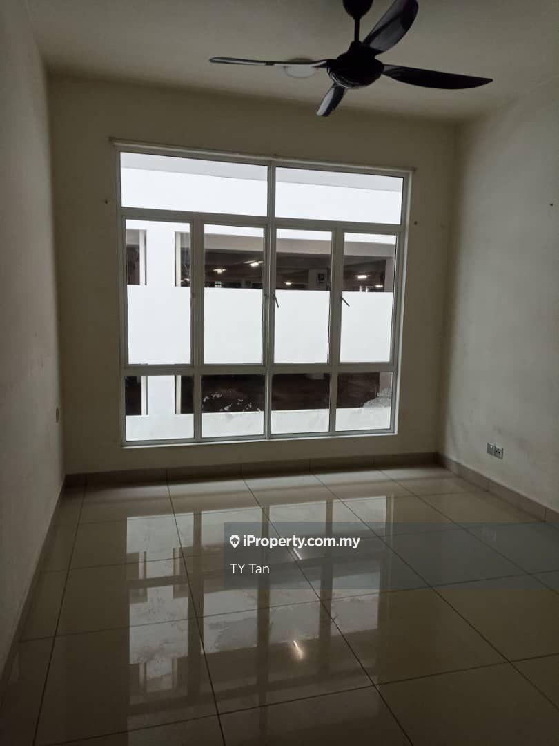 Hot Unit at Perling Apartment Twin Danga For Sale