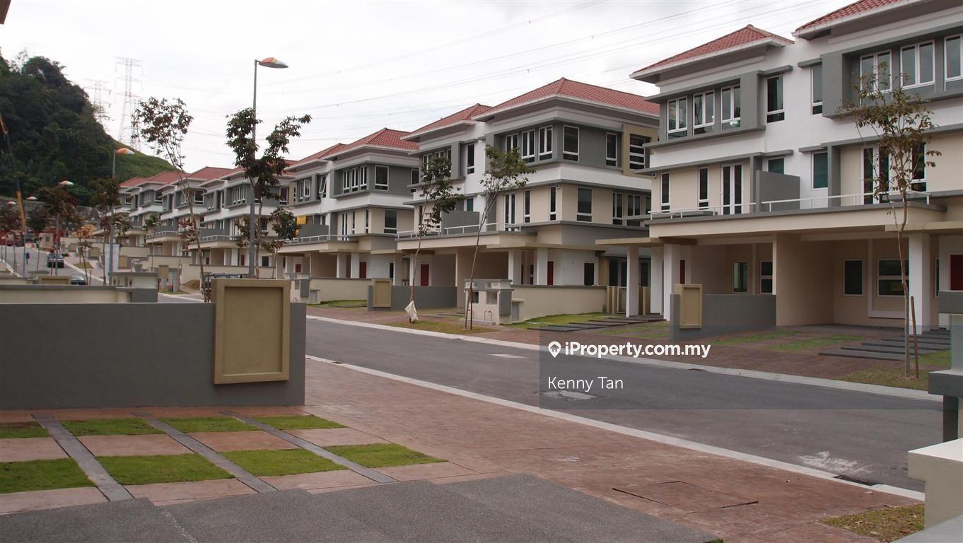 3 Storey Semi-D Rafflesia at Damansara Perdana for Rent