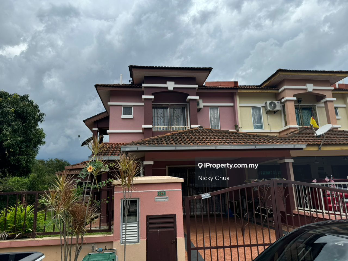 Fully Furnish Double Storey Corner Lot