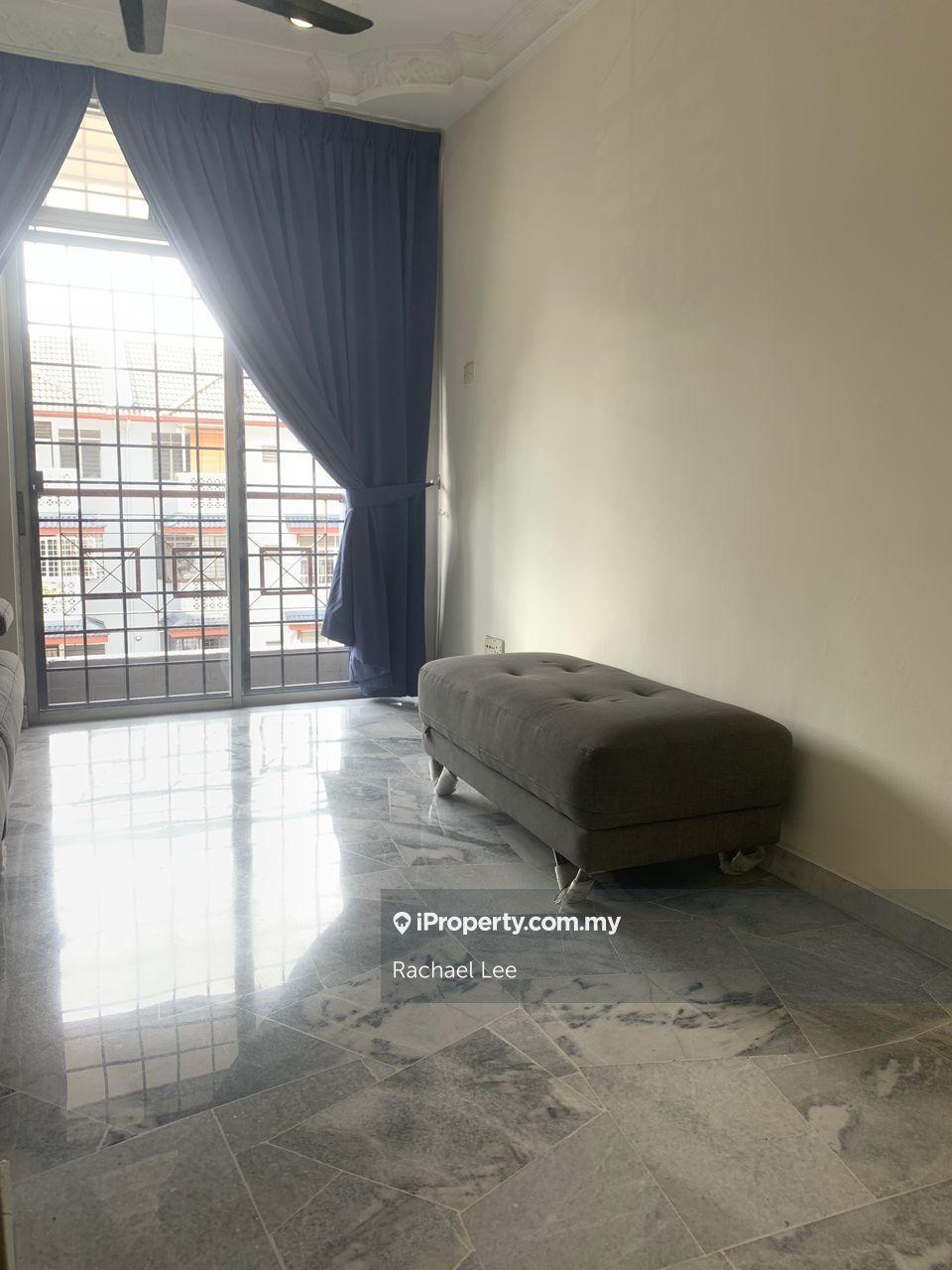 Kesuma Apartment, Bandar Kinrara Apartment. Nearby schools and LRT