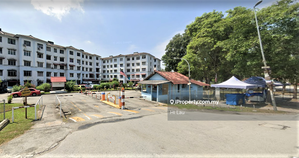 10 mins drive to Putrajaya & Cyberjaya (toll free) 25min to KL City
