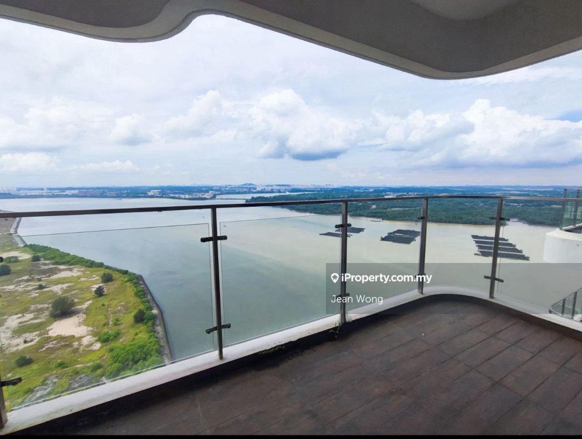 Seaview and balcony unit with 6% ROI