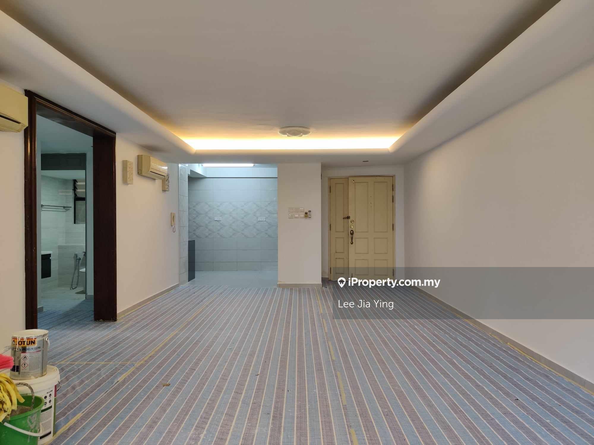 2 carparks! Remodeled Bathrooms. Re-tiled floors and kitchen. Piping