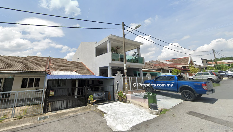 End lot single storey house