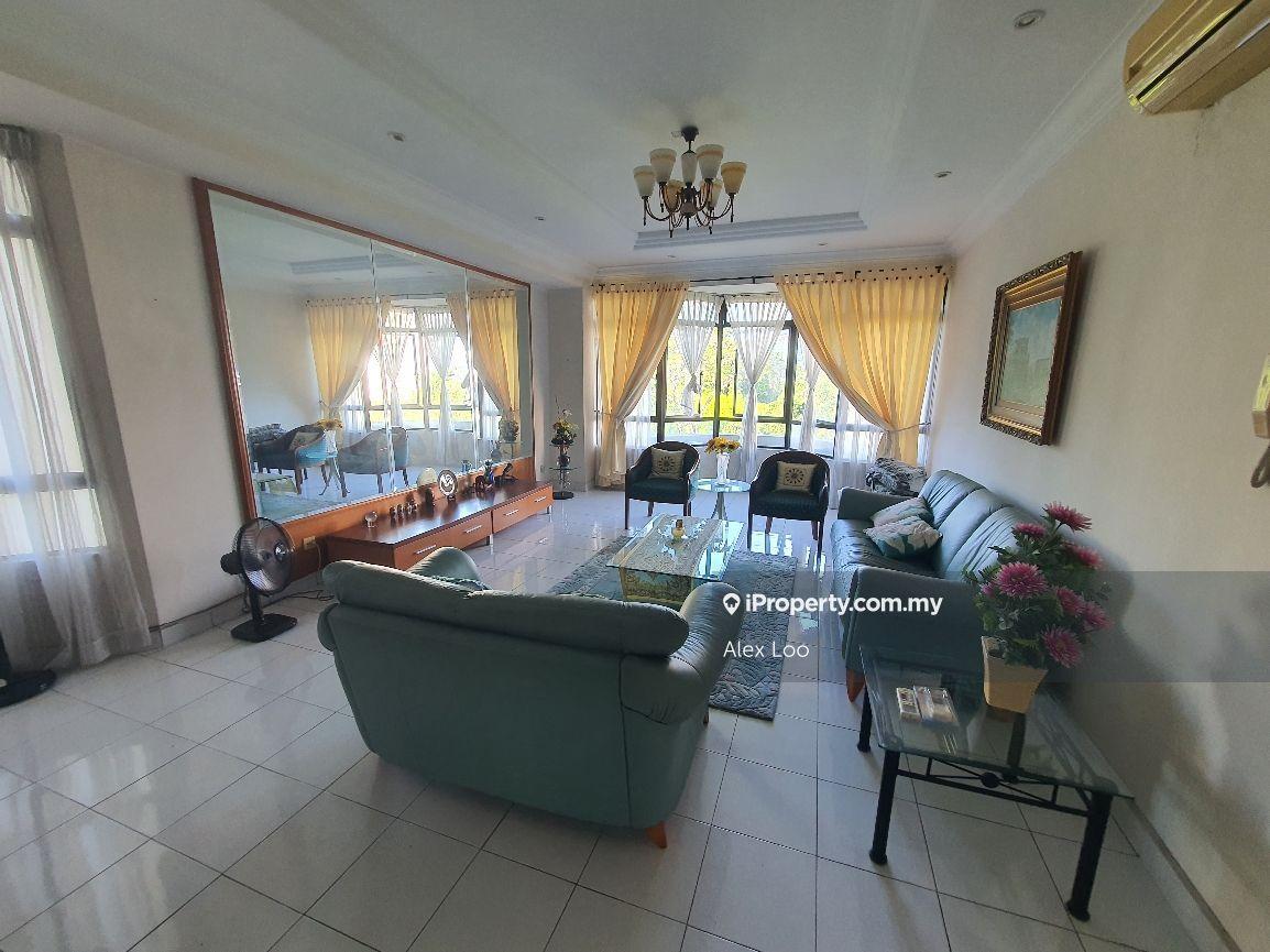 Cheap and spacious 3 bed room in Seputeh