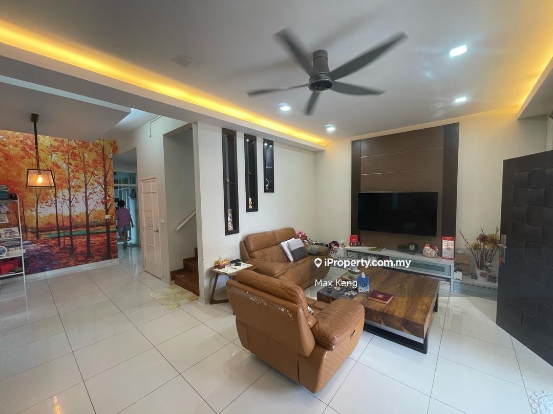 Bukit Indah D'Grande Double Storey Adjoining Cluster Fully Renovated