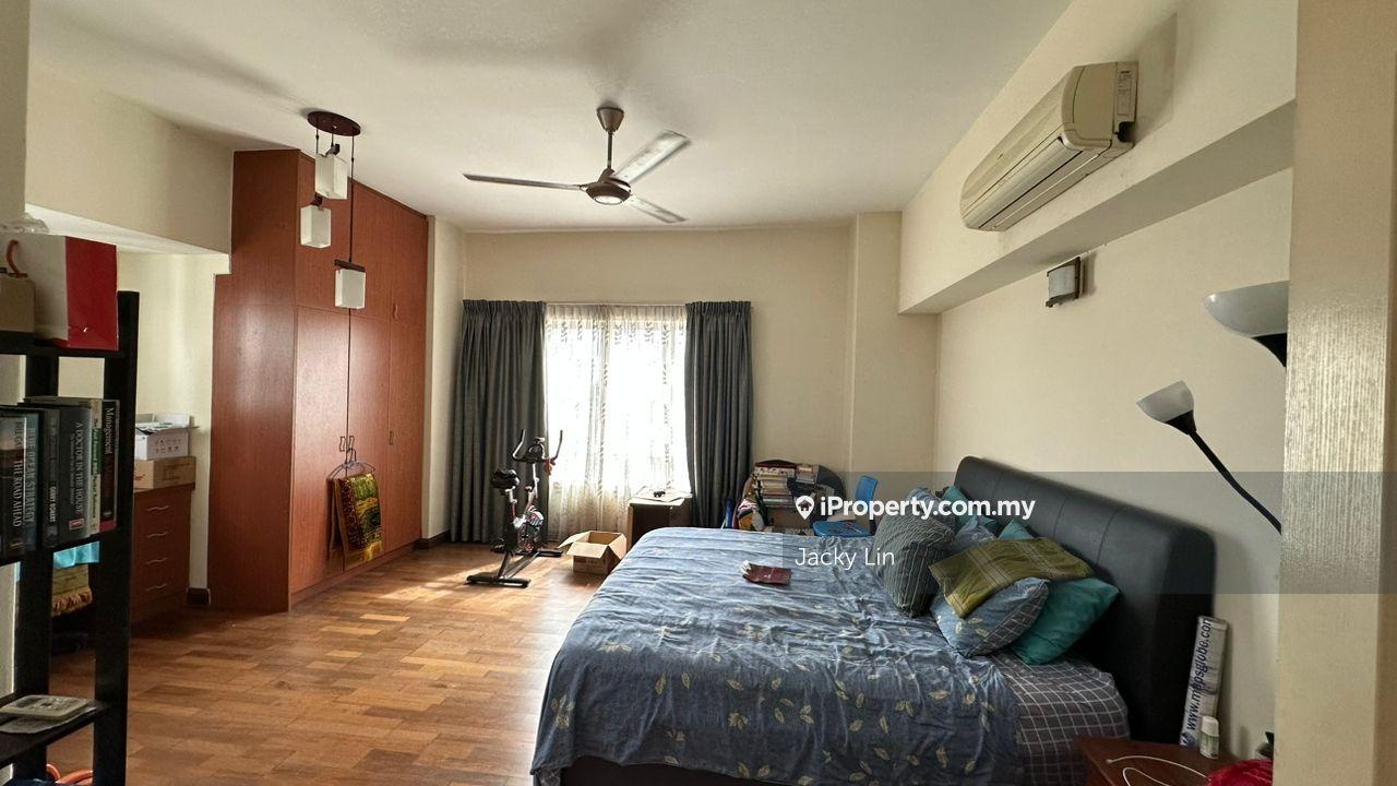 Well kept Condo for sale in Boulevard Subang Jaya, SS 12. near sjmc