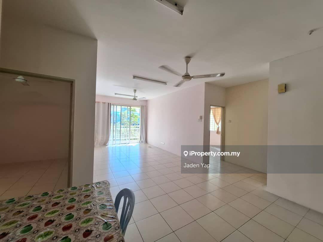 4 Bedroom 2 Bathroom Good Condition Low Floor