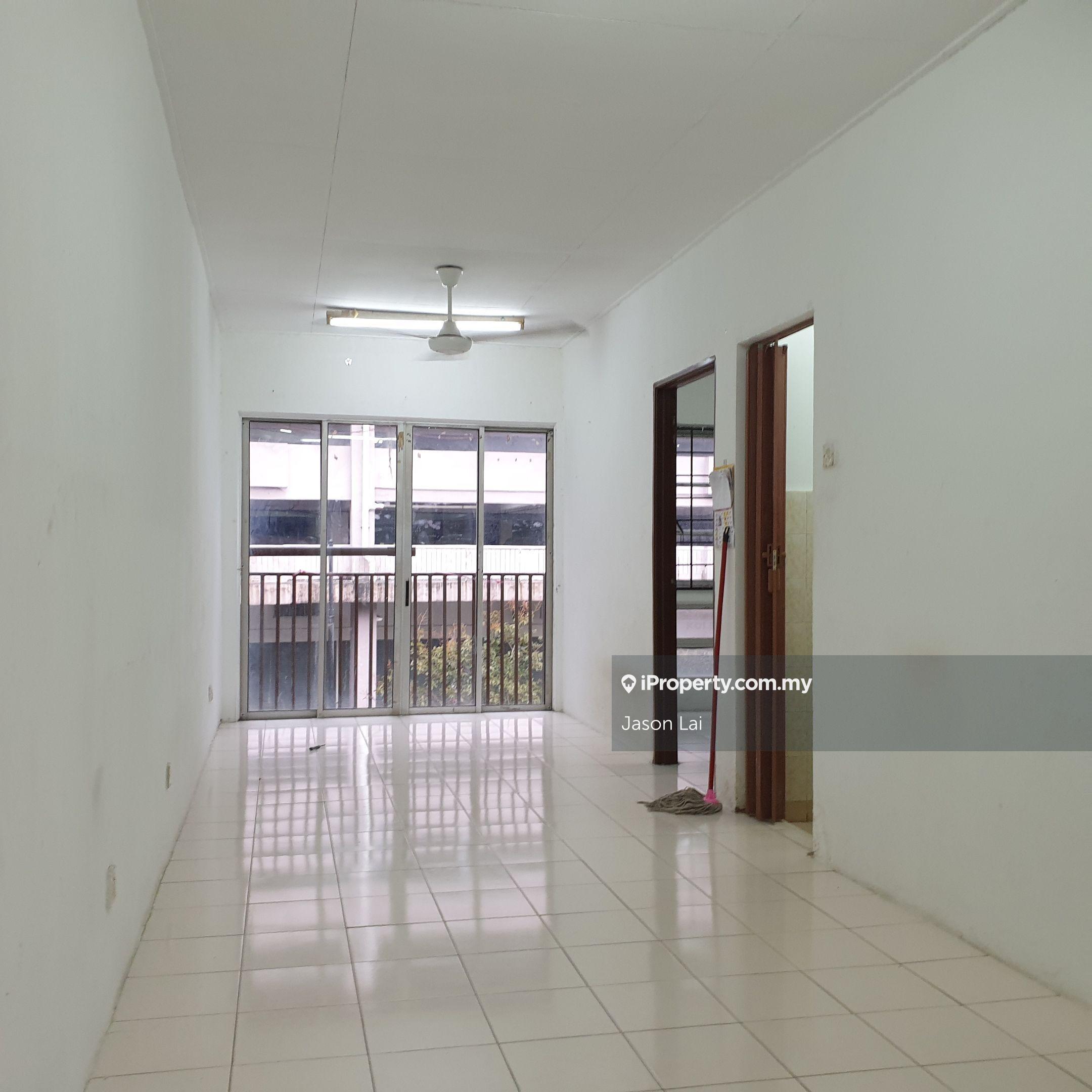 Vista Apartment Damansara Damai For Sale!
