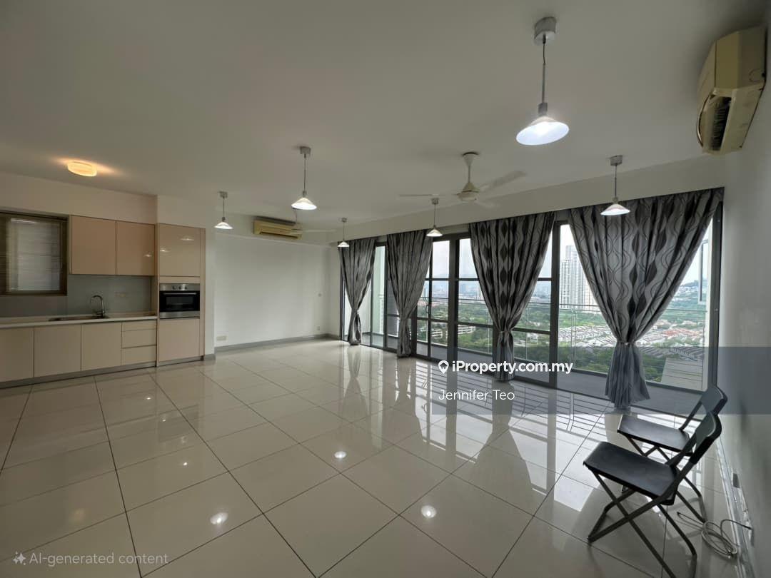 Westside One Well Kept With Large Living Area And Park View For Sale!!