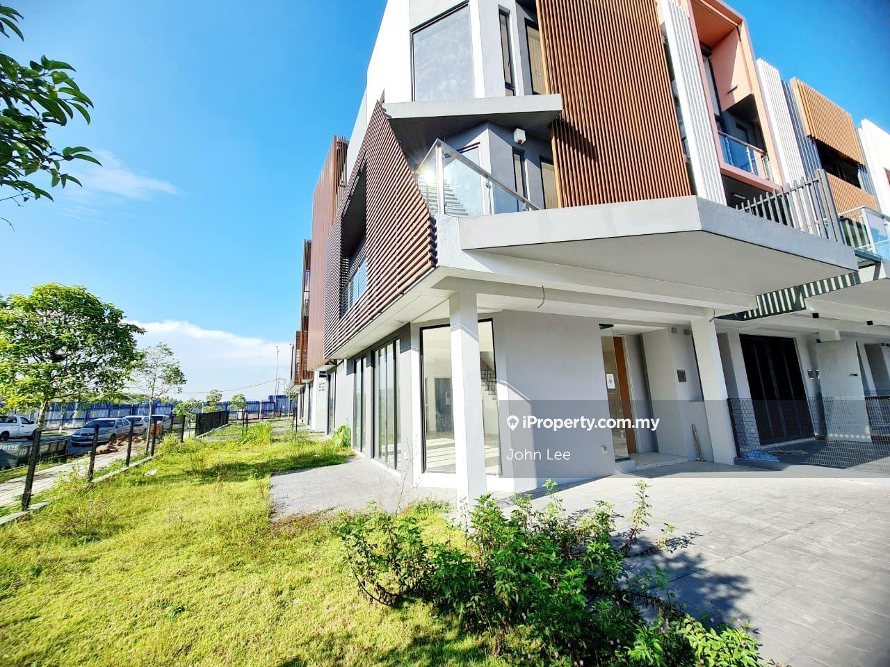 Taman Puchong Legenda  3 Storey Corner House 40x70 Good Location