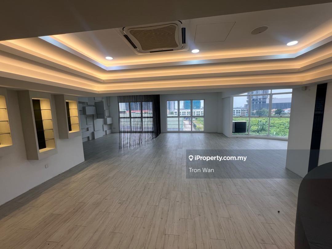 Bandar Puteri Puchong Partly Funished Corner Shop Office For Rent