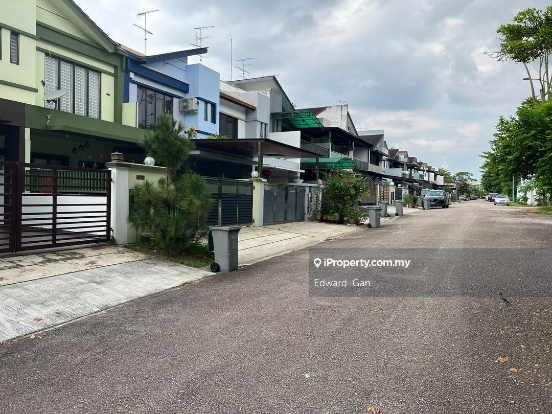 Double Storey House For Sale @ Seri Austin