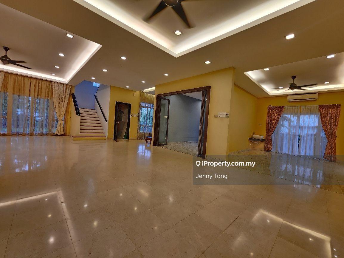Huge bungalow 