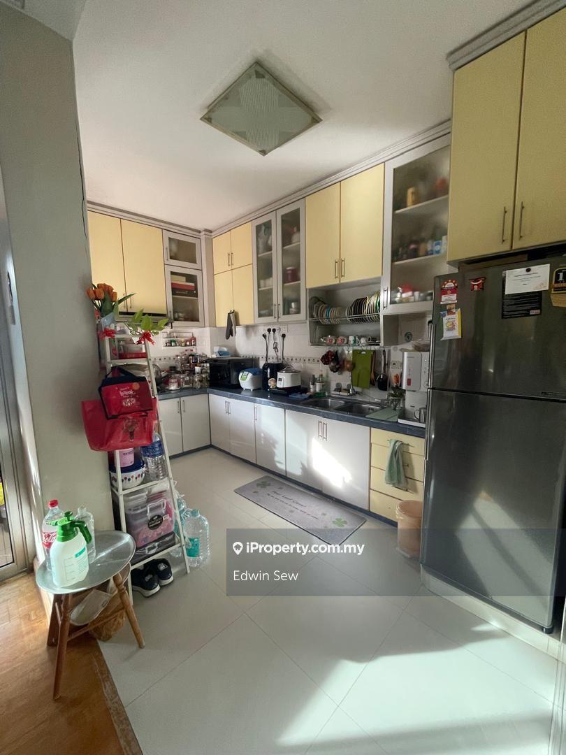 Strategic location. Easy access to everywhere. Near shops, food stalls