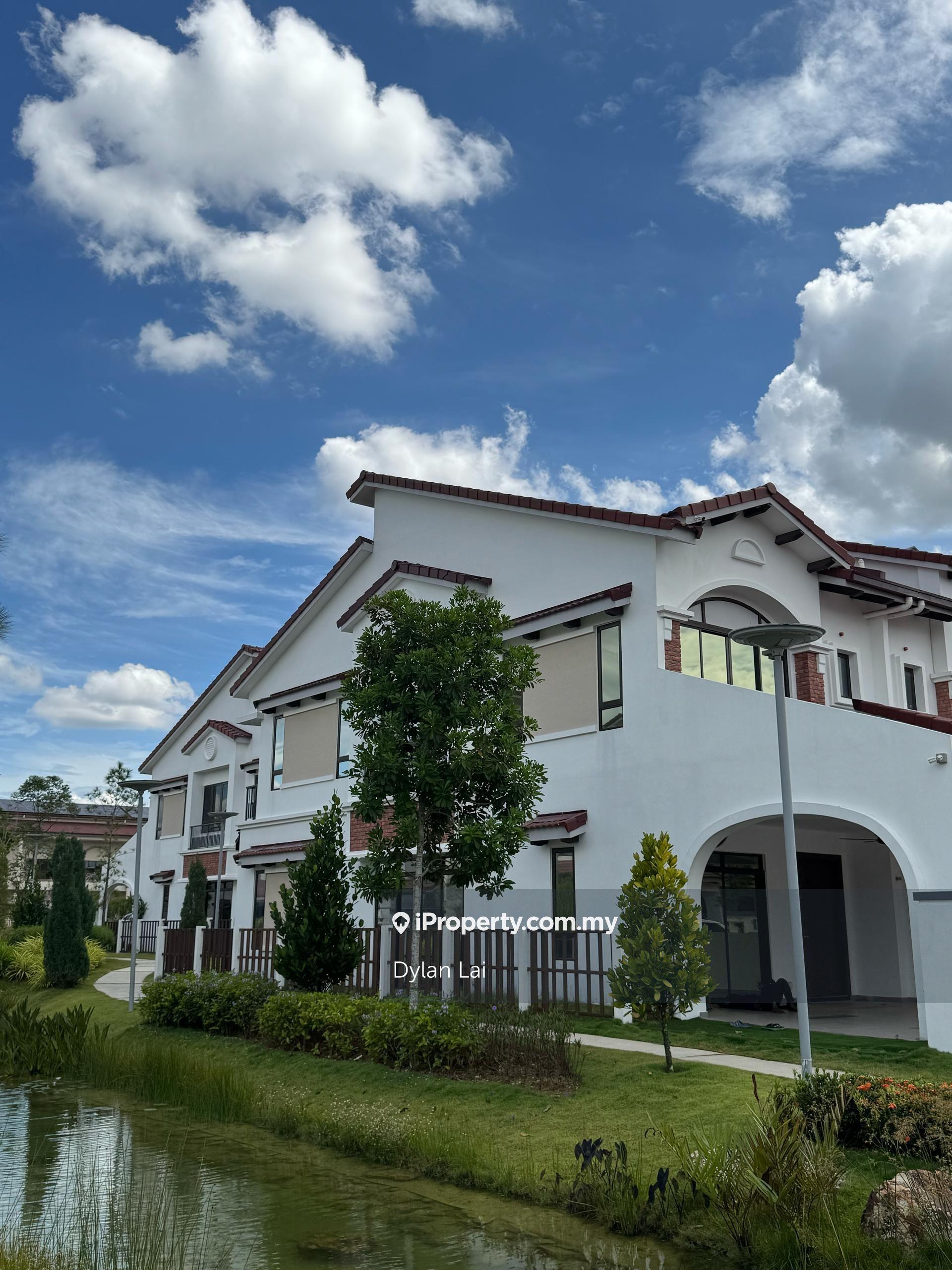 Setia Safiro Corner Lot New unit with big land beside