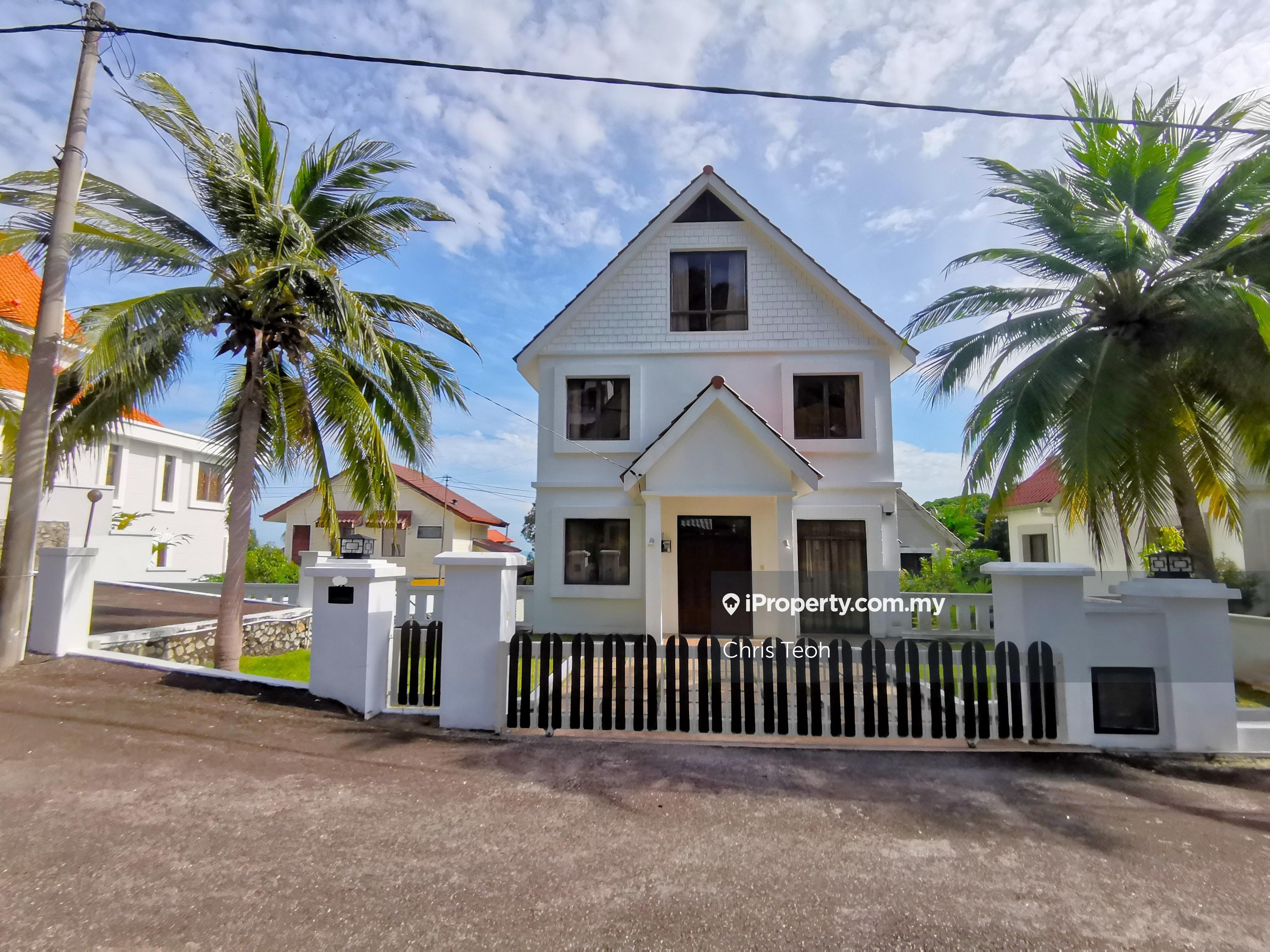 Fully furnished, pocket sea view & move-in condition!