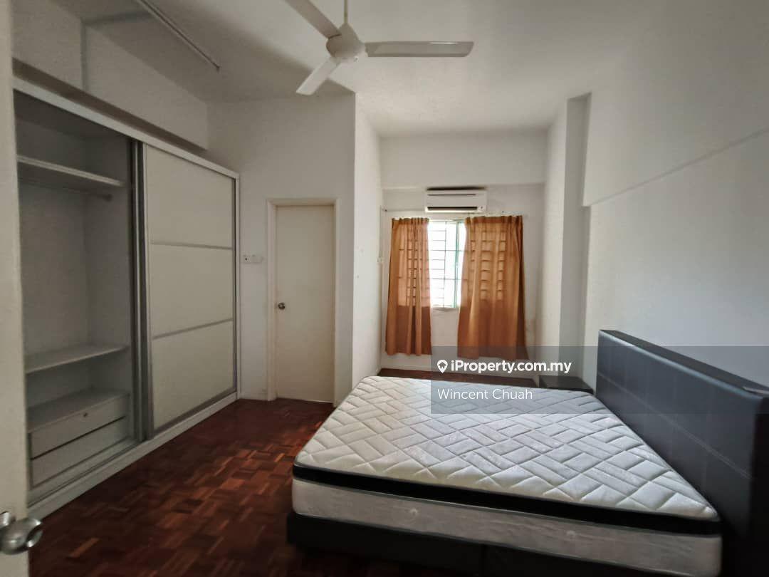 Big unit Newly Refurbished