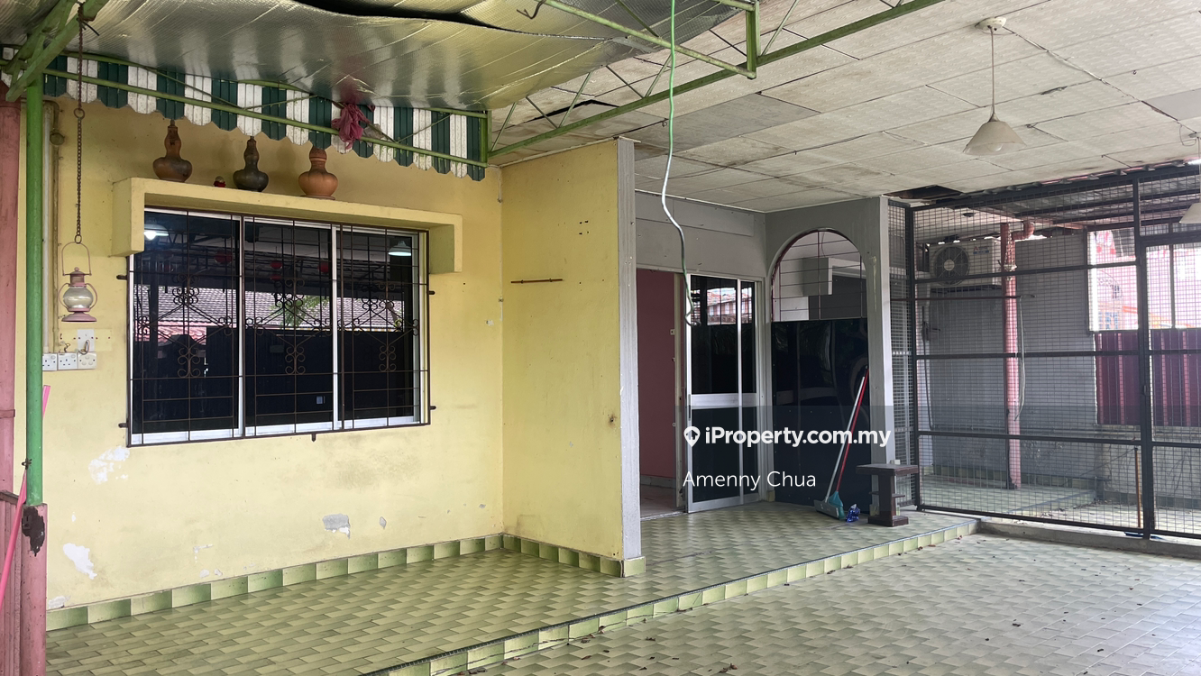 Pekan Meru Corner 1 Storey Renovated House 3 Room 2 Bath for Rent
