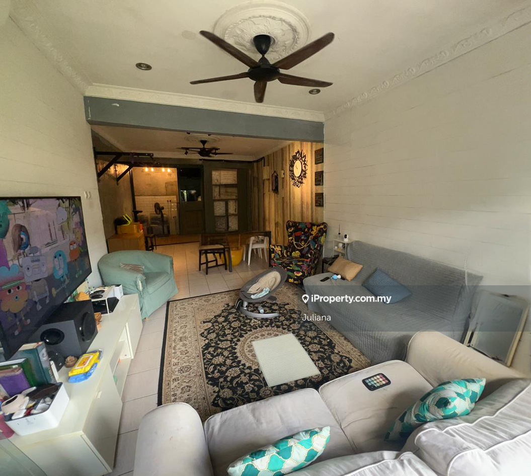 Renovated 3-bed D'Rimba Apartment with 70% furnishings, level 2 unit