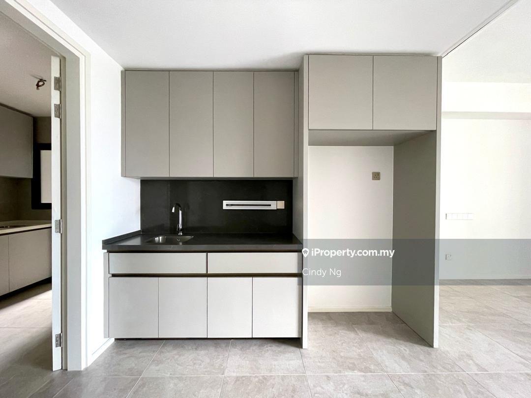 Rare spacious layout, brand new, modern, luxurious, ideal for stay!