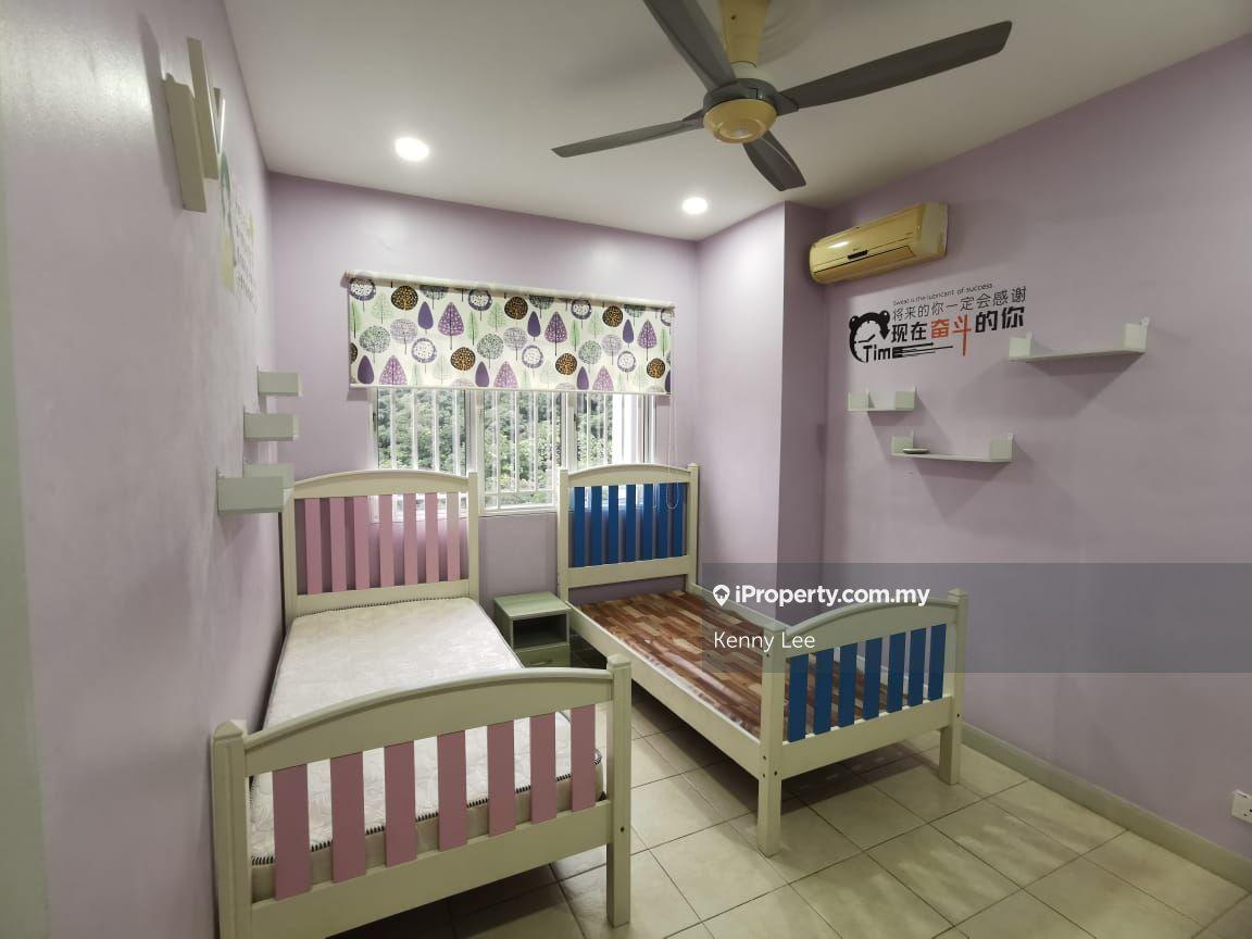 Large 4 bedrooms unit beside LRT Sri Rampai for rent