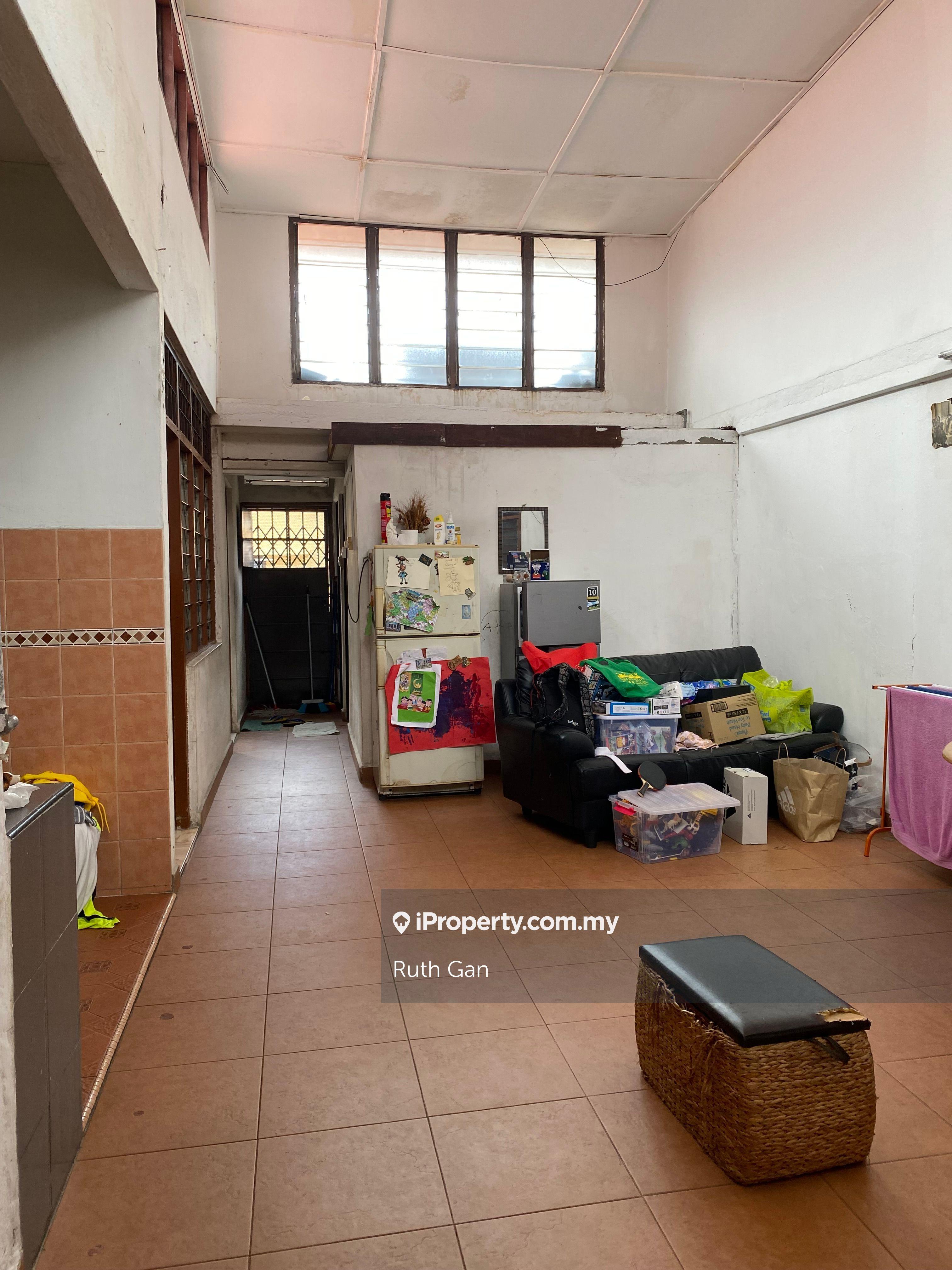 Single storey corner, bi spacious rare find