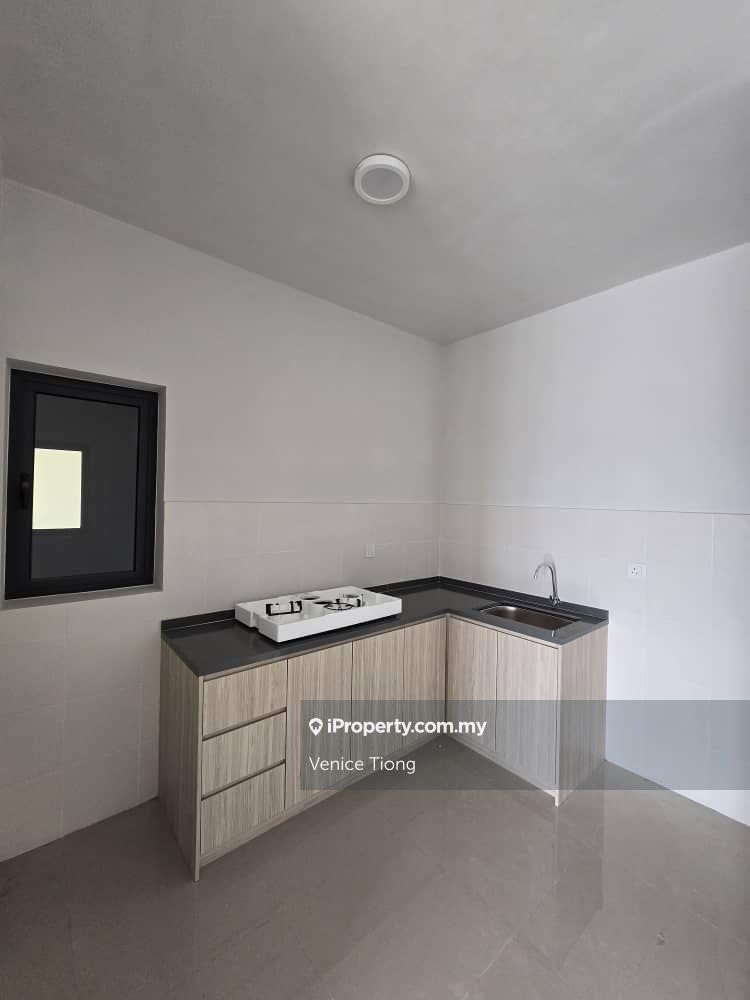 Partially Furnished with Fully Aircond, Anytime Move in and Viewing