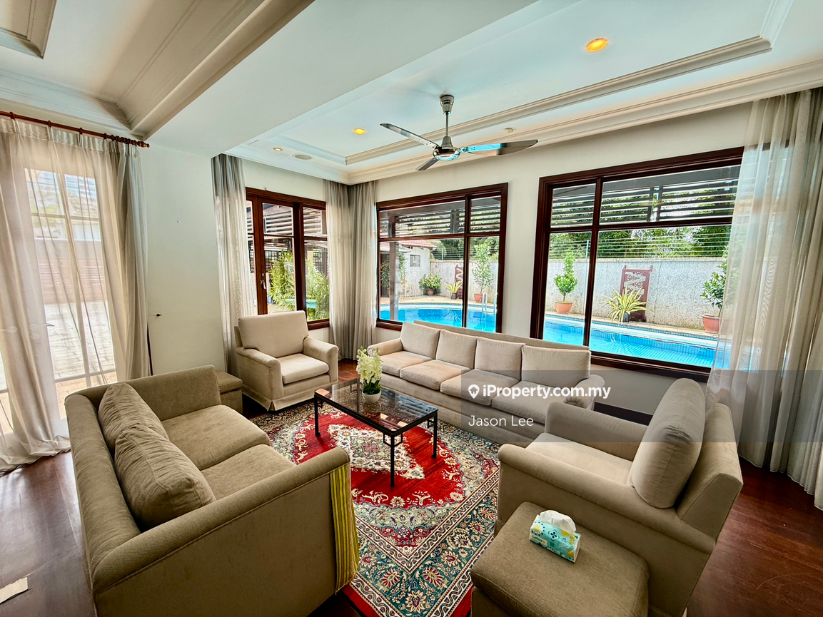 Luxurious 2-Storey Bungalow with KLCC View & Private Pool