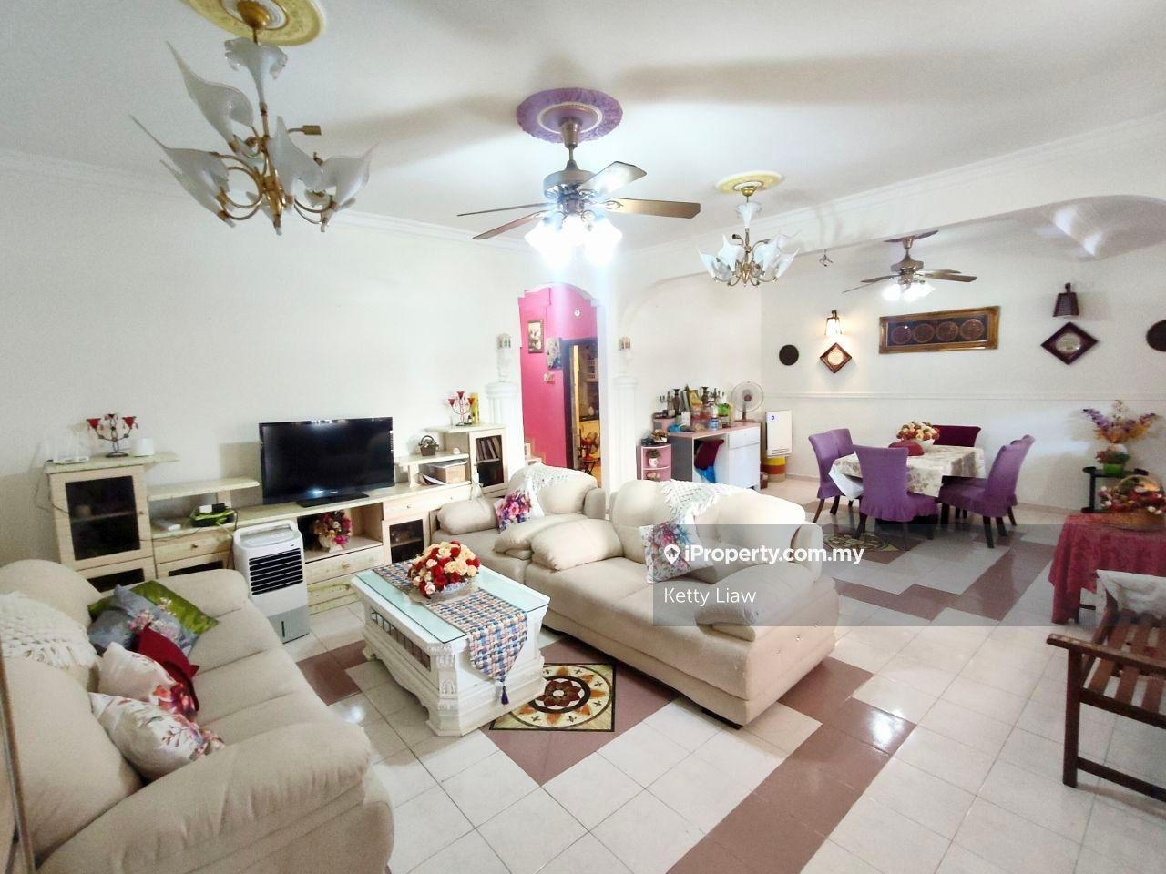 For Sale Taman Far East, End Corner Double Storey House with Garden