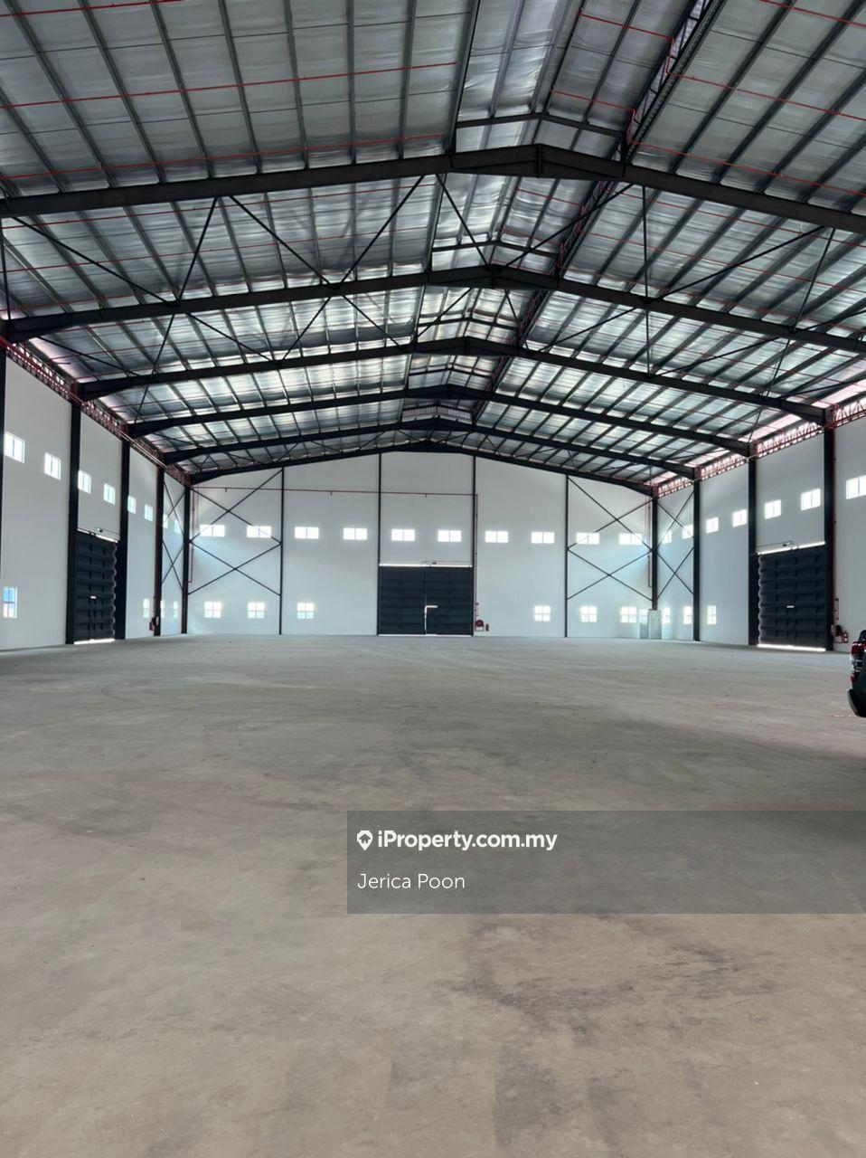Detached Factory With Loading Bay & Sprinkle System