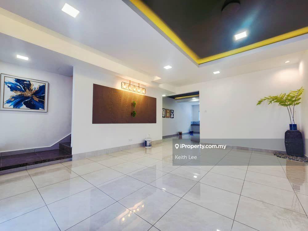 Newly renovated & near bandar tun hussien oon MRT station