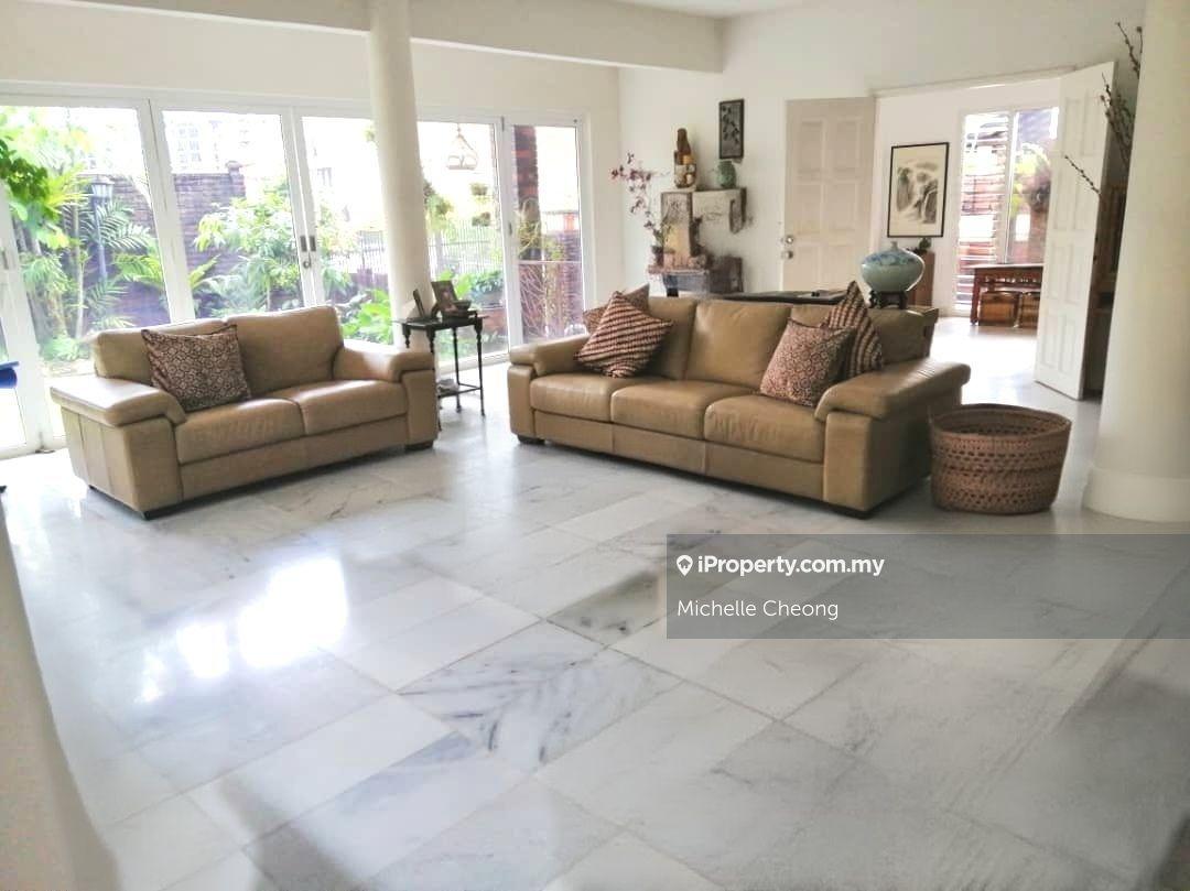 Bungalow with big land. Strategic Location. Peaceful neighbourhood
